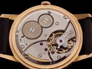 mervos-universal-geneve-watch-movement[1].jpg